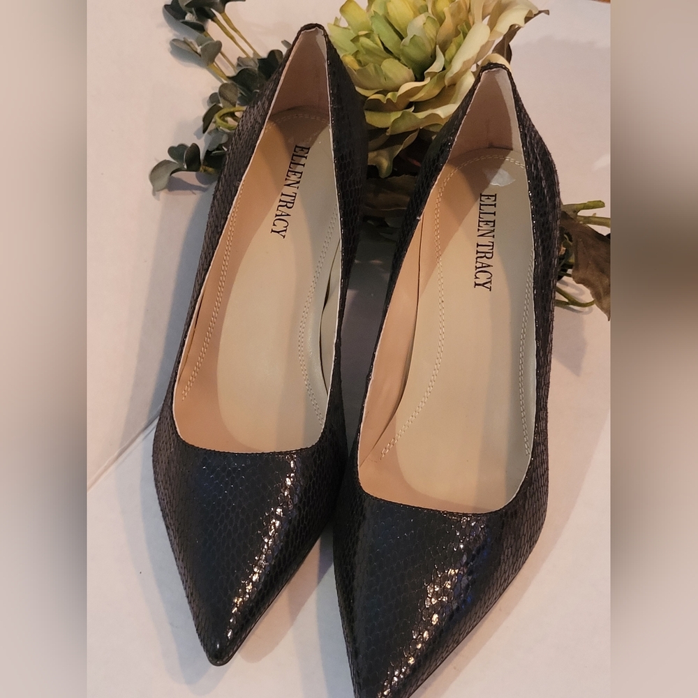 ELLEN TRACY CLASSIC POINTED FAUX REPTILE POINTED TOE PUMP SIZE 9